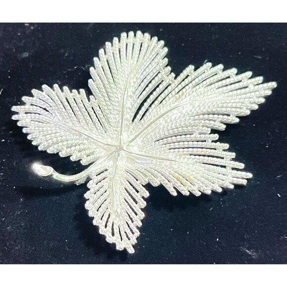Vintage Sarah Coventry Silver Tone Maple Leaf Brooch Pin Filagree Design - Picture 6 of 7